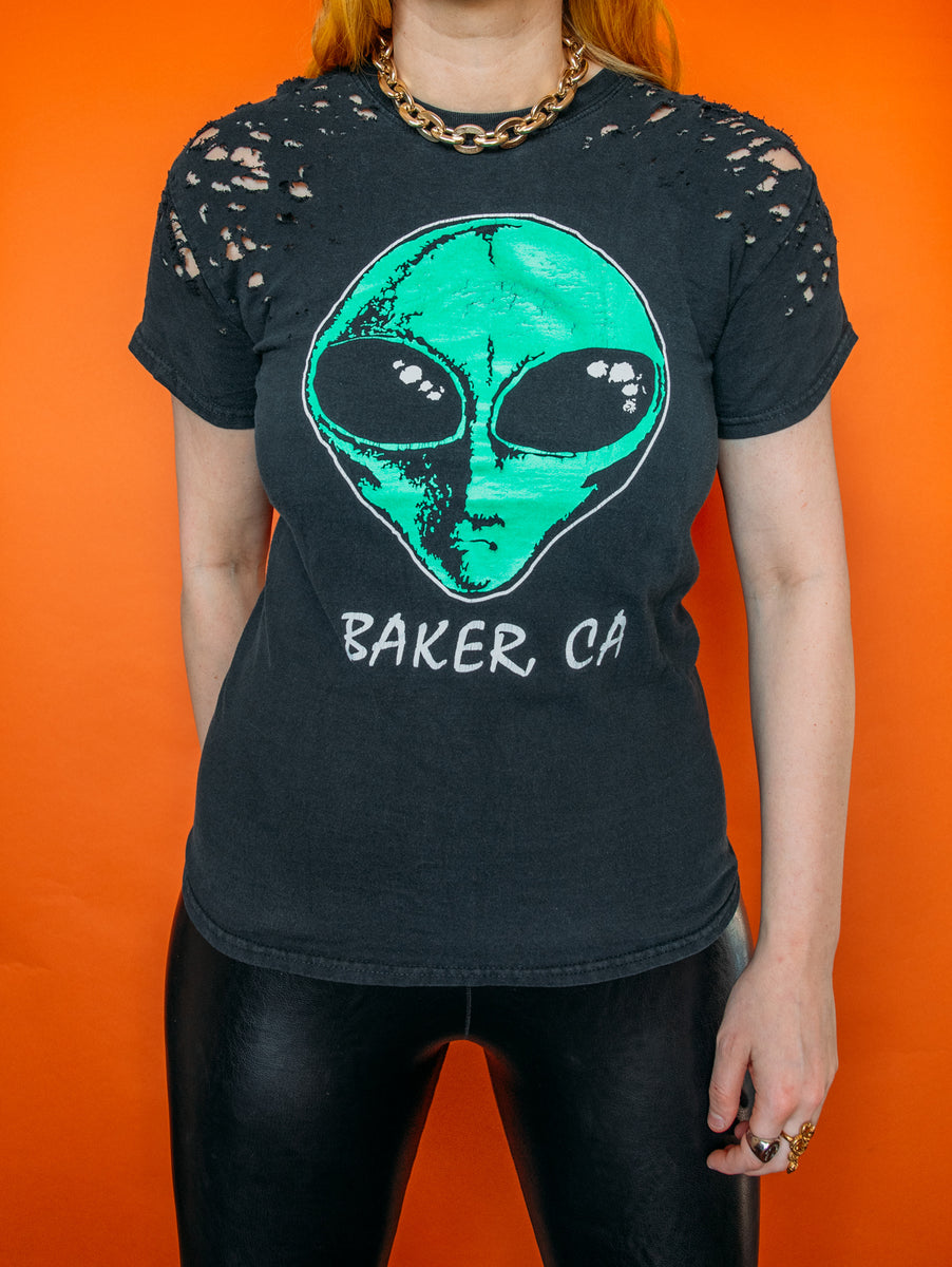 Vintage Alien Backer CA Distressed Tee Indiefoxx Shop