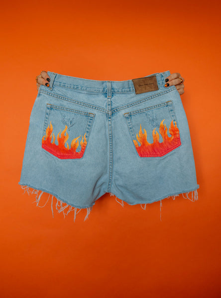 Flames Short High-Waisted Size (16)