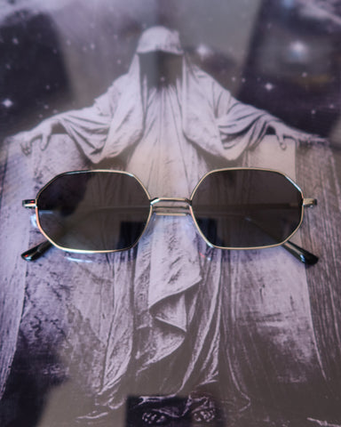 Indiefoxx, Indiefoxx content creator, Indiefoxx influencer, Indiefoxx sara. Indiefoxx style, Indiefoxx alternative fashion, Alt sunnies, Indiefoxx guitar, Indieoxx music, Indiefoxx sara violassi
