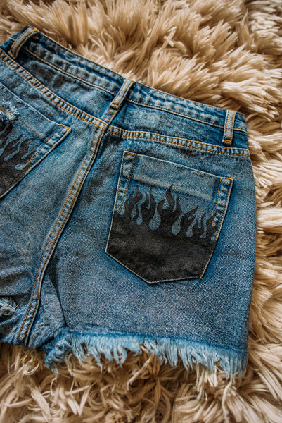 Black Flame Pocket High-Rise Shorts Size (6)