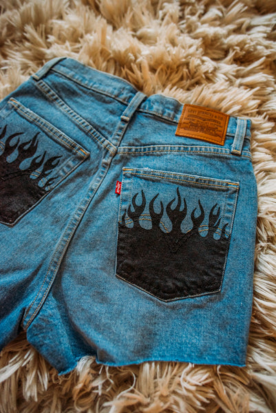 Black Flame Pocket High-Rise Shorts Size (4)